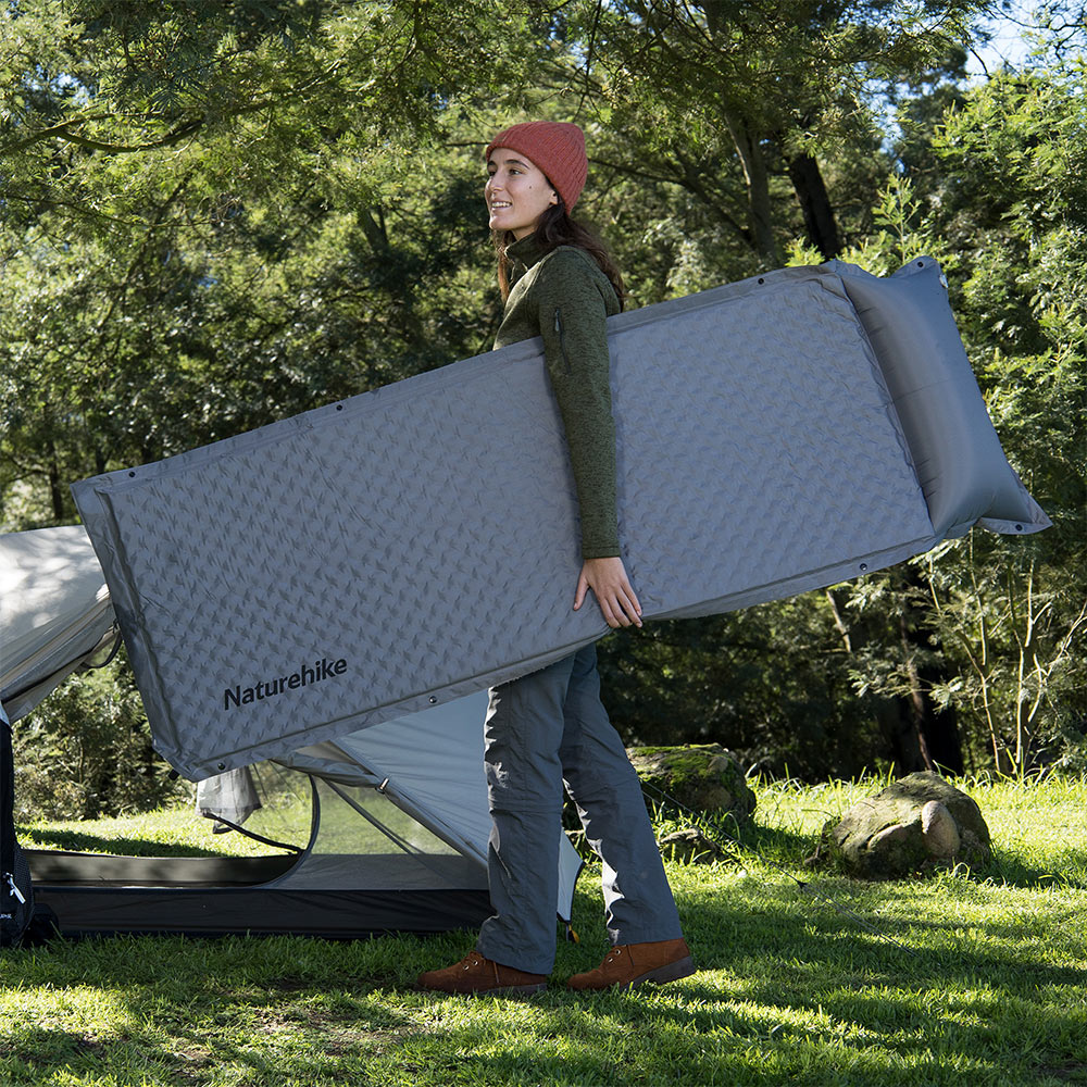 Коврик Naturehike CNK2300DZ014 D01 самонадувной с подушкой серый 6см, 6976023923371