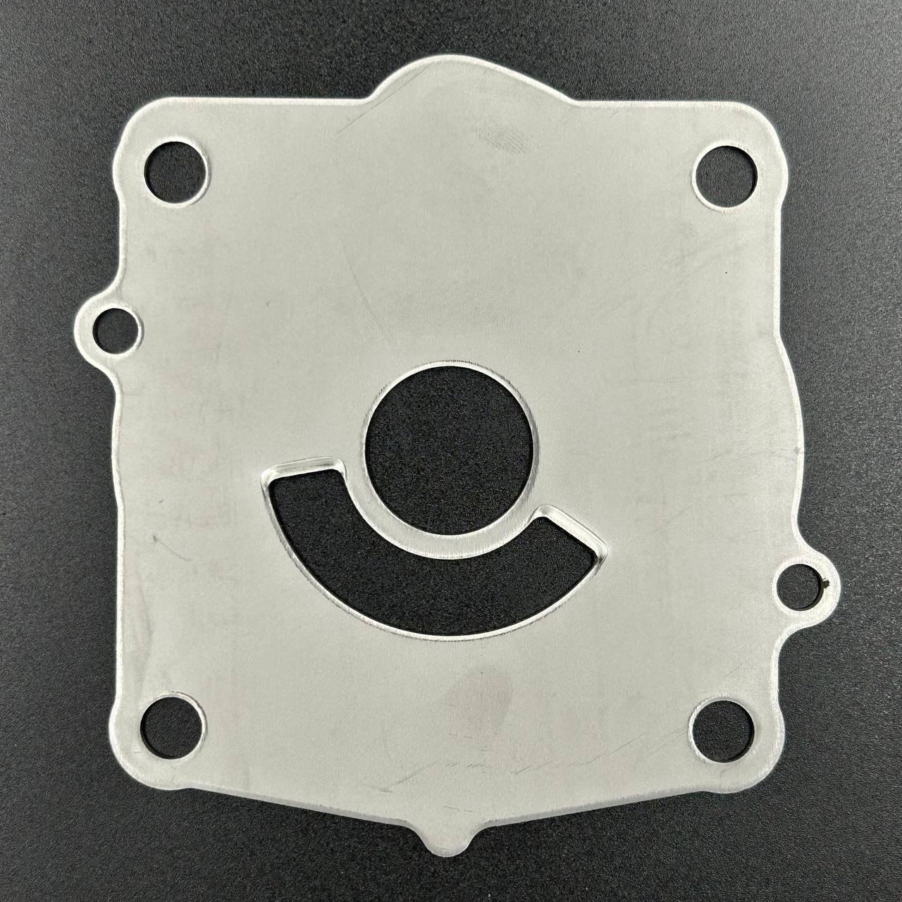 картинка Пластина помпы охлаждения Yamaha F75-115 (68V-44323-00) (KACAWA)