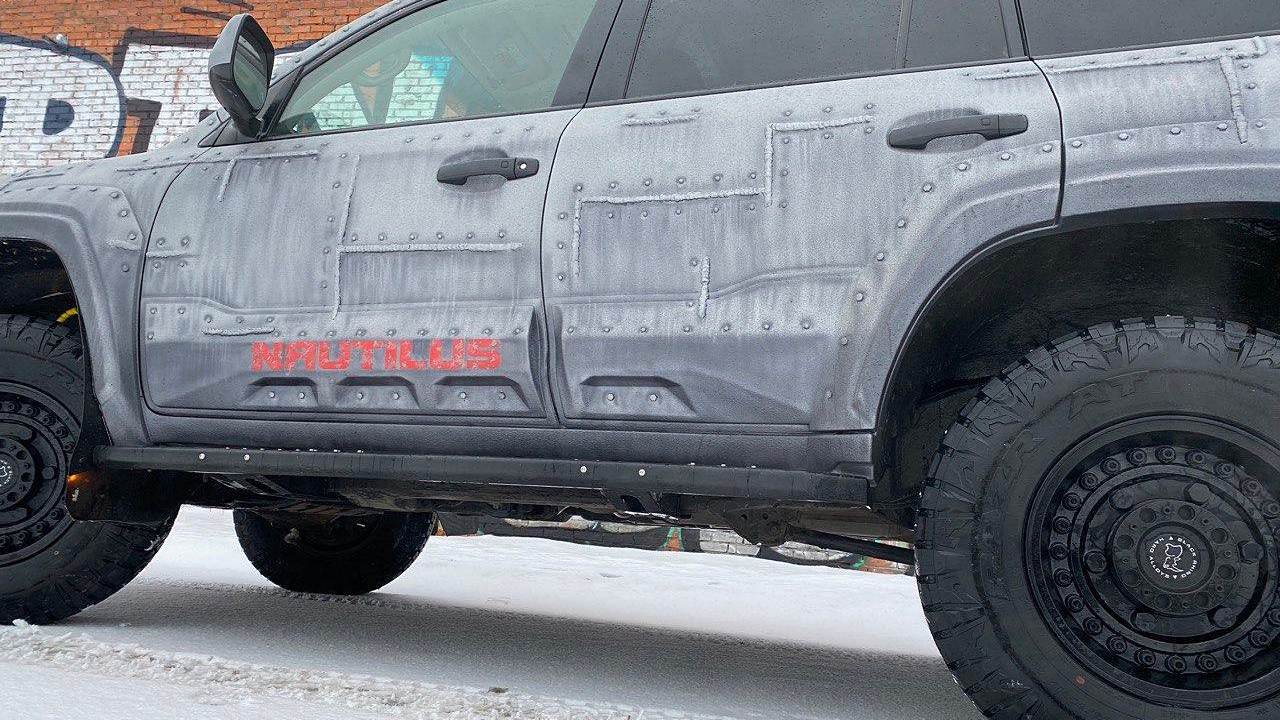 картинка Пороги с подсветкой - Toyota Land Cruiser 200