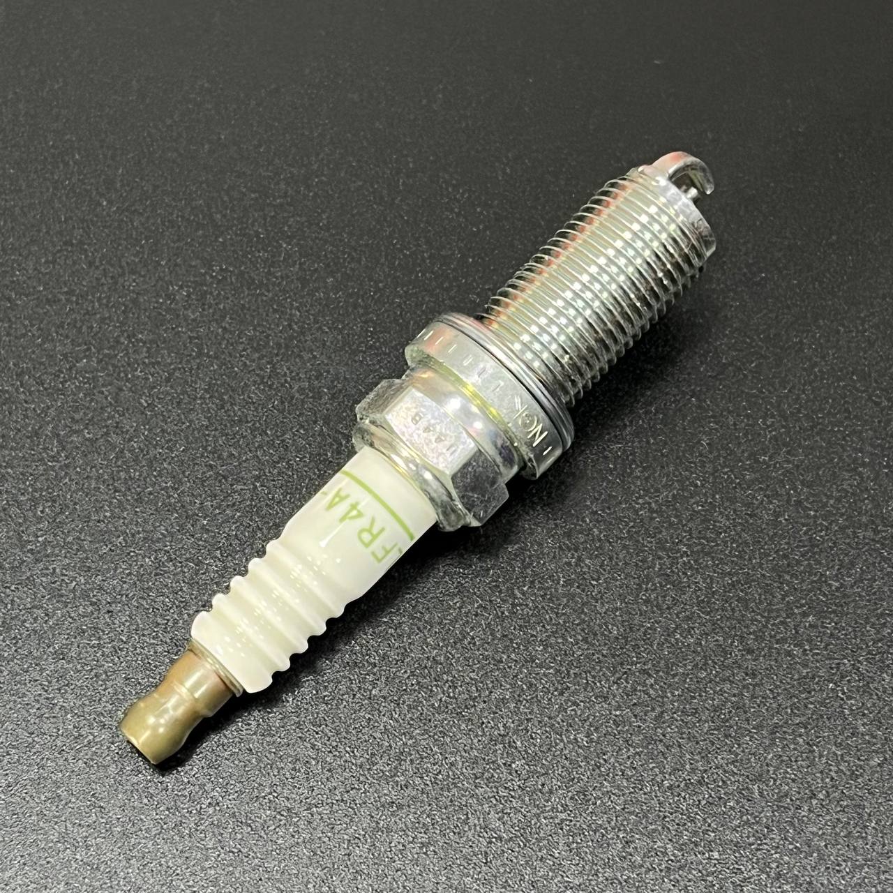 картинка Свеча зажигания PLUG LFR4A-E@4  (Quicksilver)