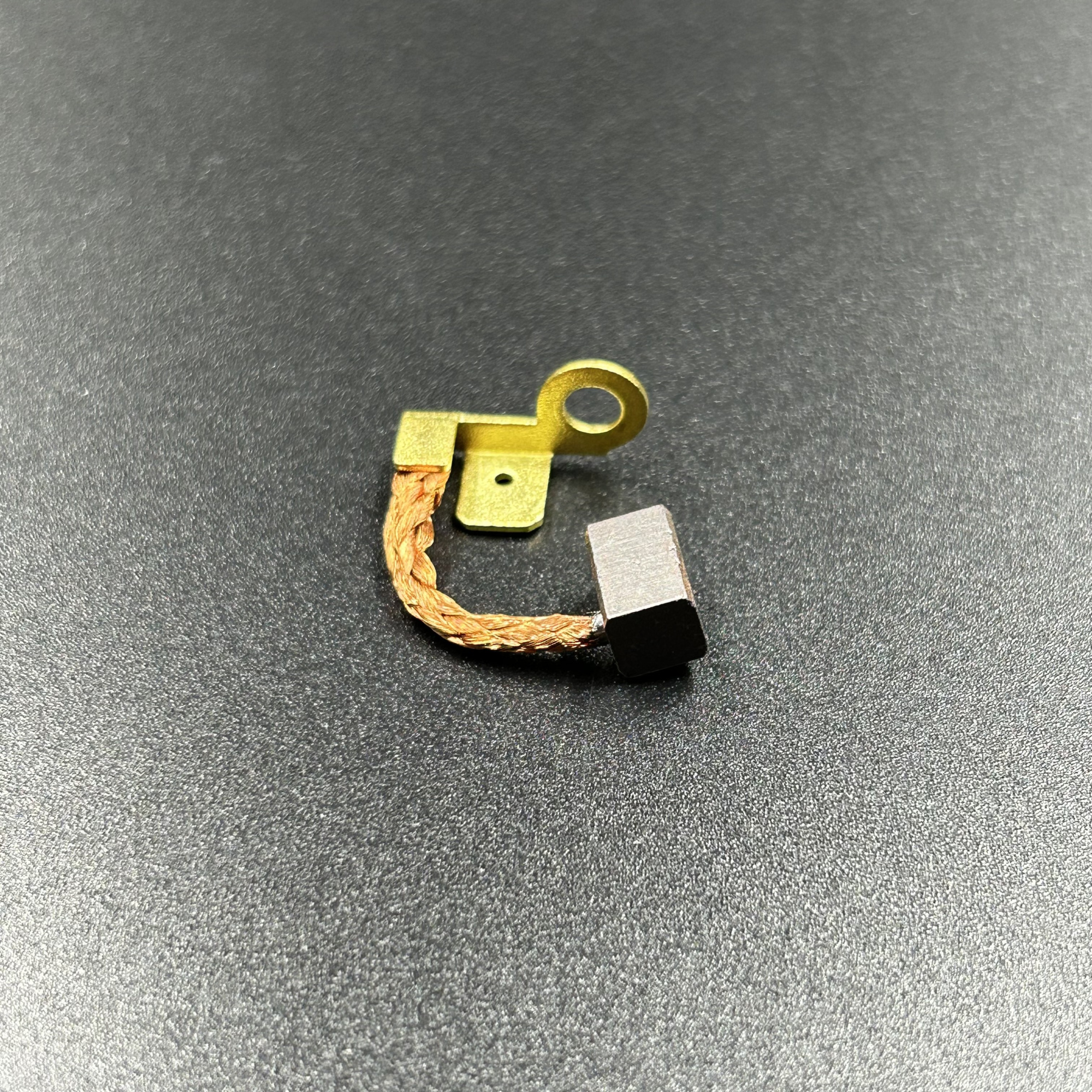 картинка Щетка мотора гидроподъема Yamaha 55-90 (Omax)