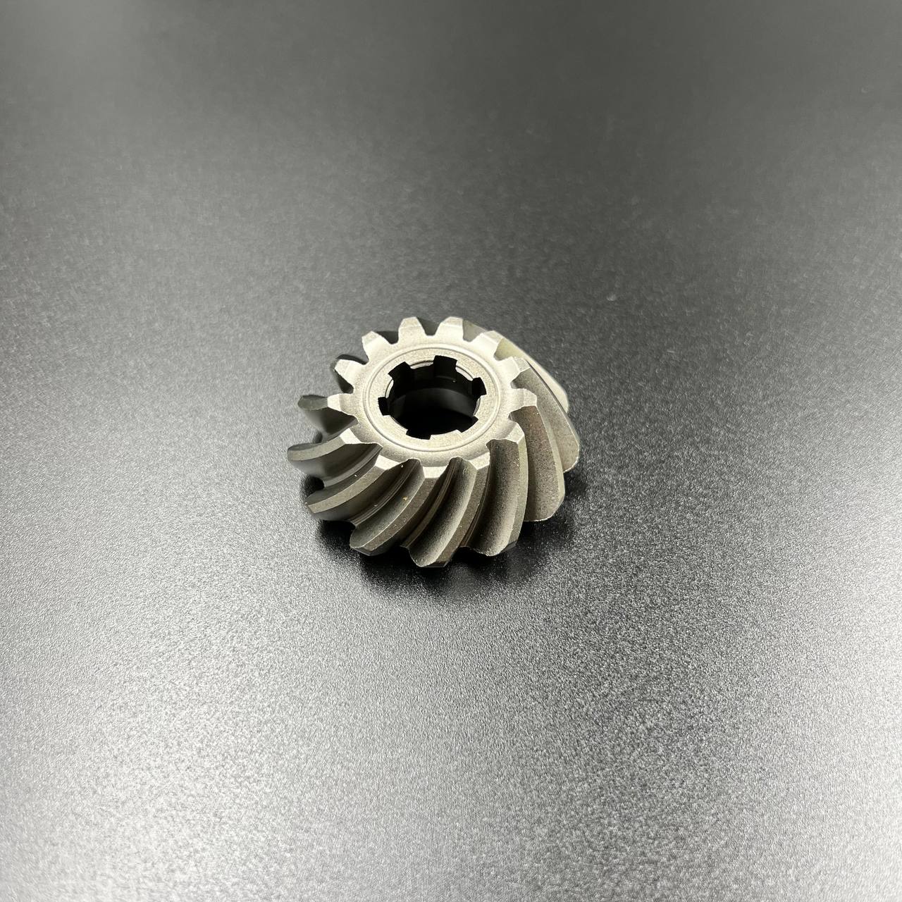 картинка Шестерня вертикального вала (Пиньон) Yamaha 55 (697-45551-00) (KACAWA)