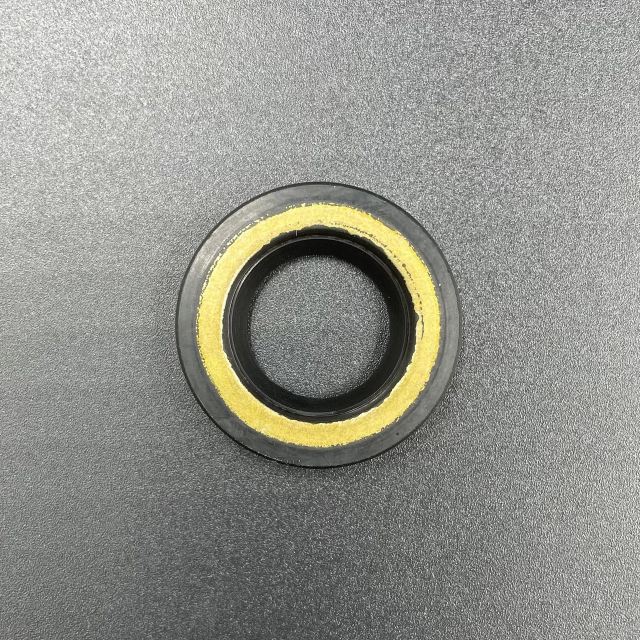 картинка Сальник Yamaha (93101-17001; 93101-17054) (17x30x6) (Omax)