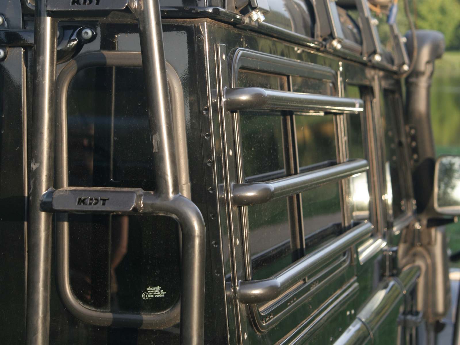 картинка Защита окон KDT Land Rover Defender 110/90