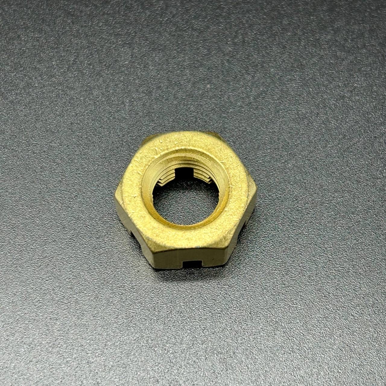 Гайка бронзовая диам. 10 мм PROP NUT (Quicksilver)