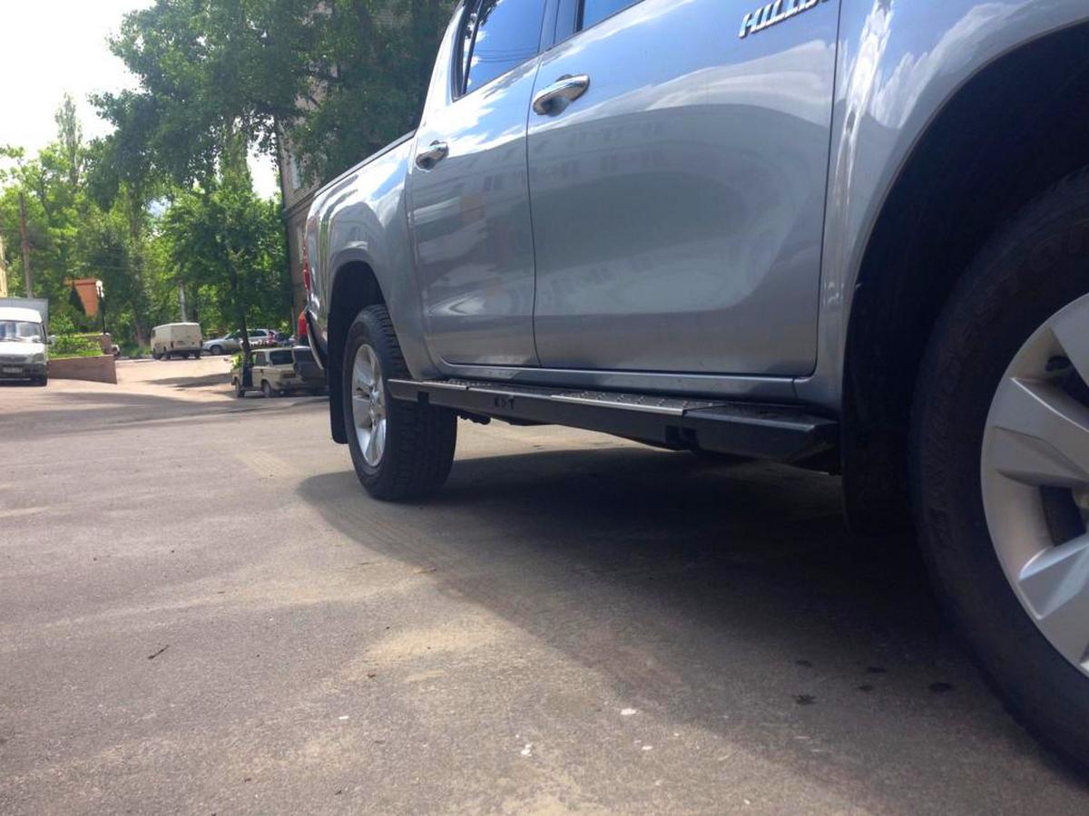 картинка Пороги силовые KDT для Toyota Hilux II поколения алюминий