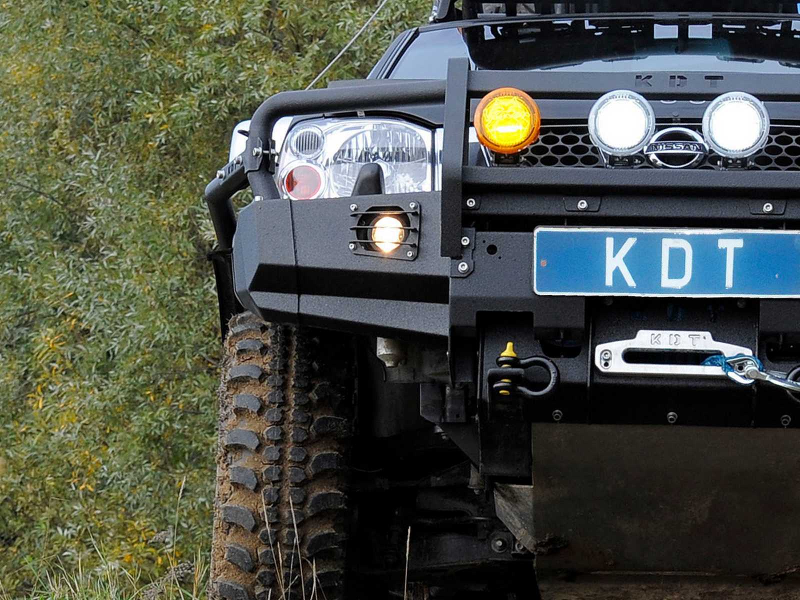 картинка Бампер передний KDT без кенгурина с местами под ПТФ 2шт. Valeo III поколения для Nissan NP300 лифт 0