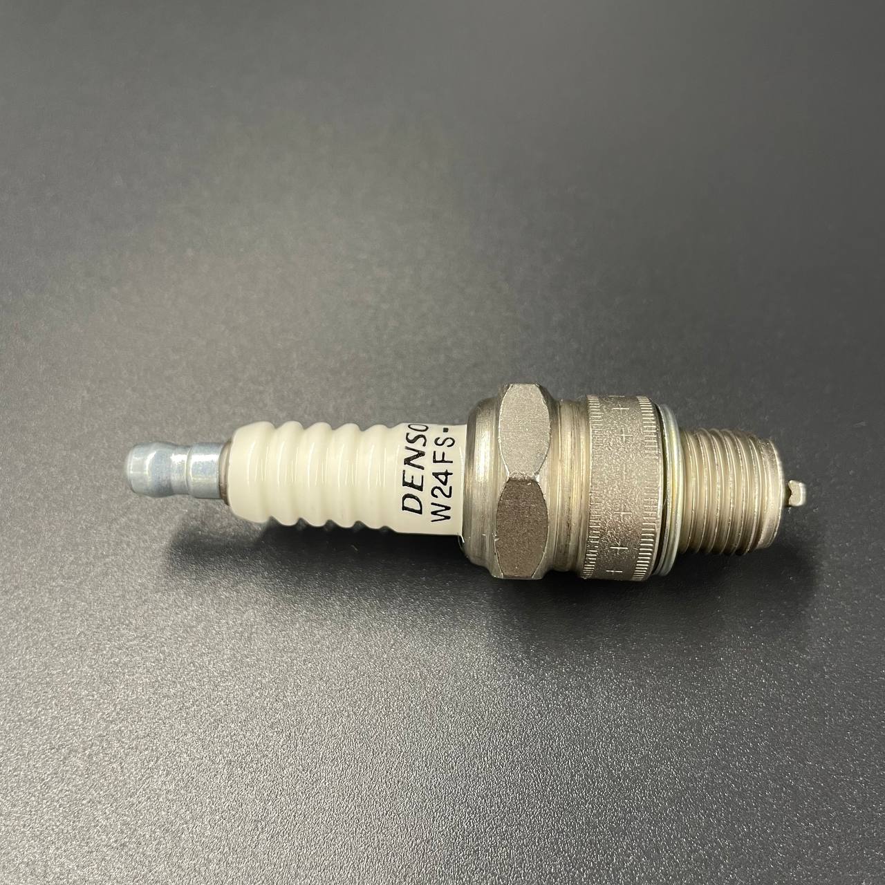 Свеча зажигания 4038 W24FSU (B8HS) (DENSO)