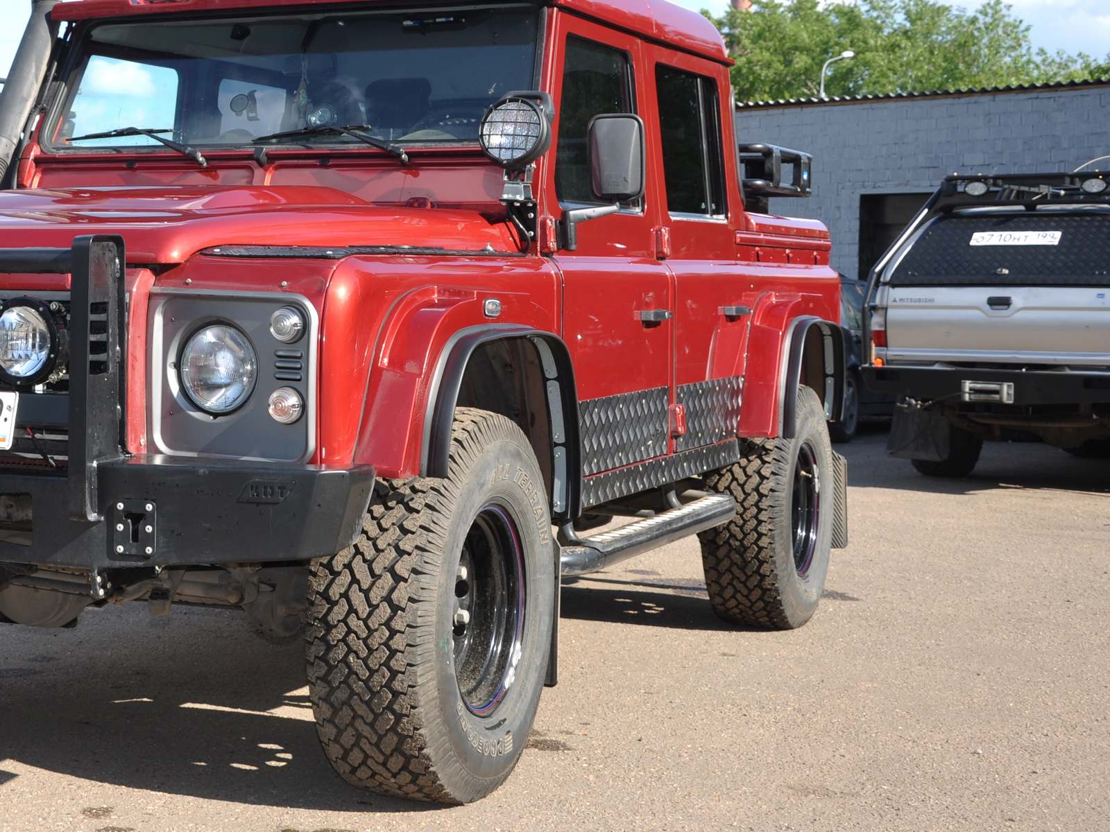 картинка Защита дверей KDT Land Rover Defender 110/90 (накладки)