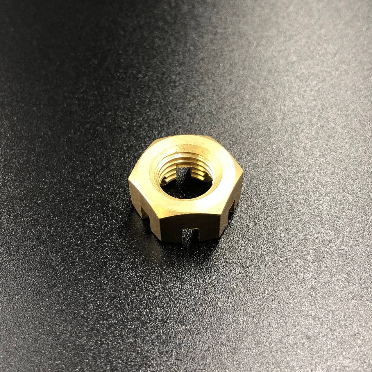 картинка Гайка крепления гребного винта Tohatsu 9.9-30 (Omax)