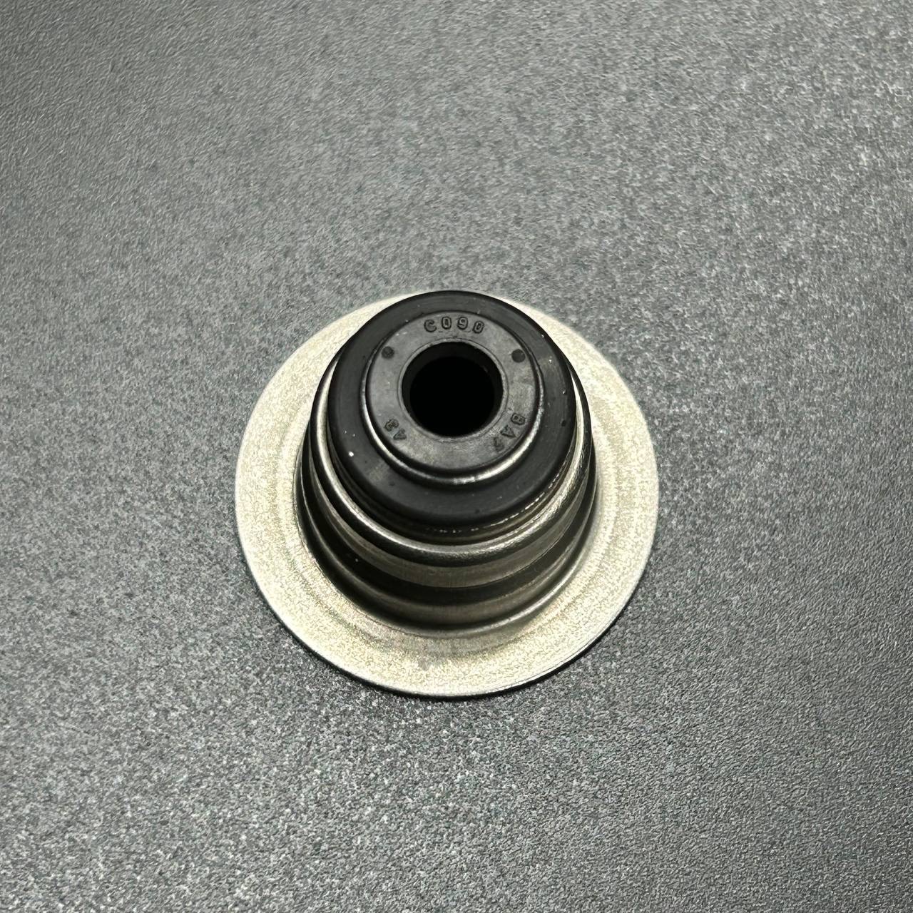 Колпачок маслосъемный Mercury 30-40 CARB/ 40-60 EFI (858271) (MERCURY)