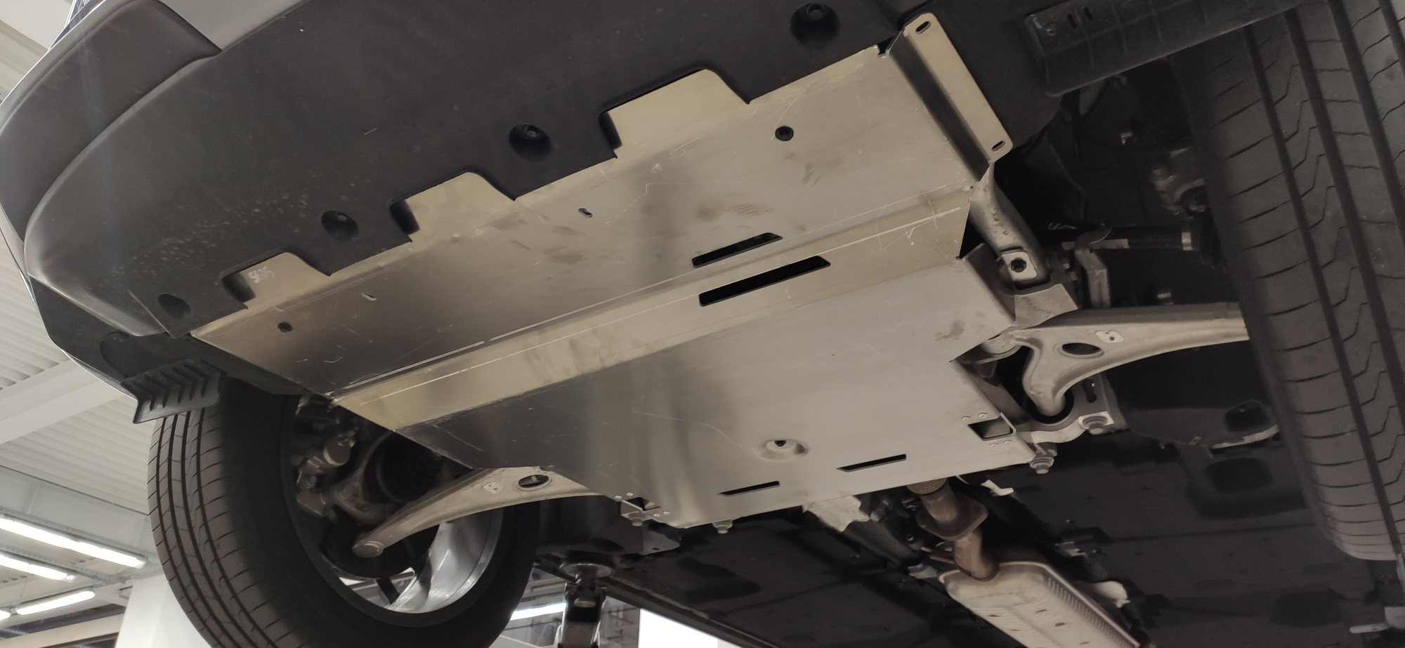 картинка Защита картера двигателя и КПП HONGQI HS3 (2023-) (Алюминий 4 мм) 56.05ABC