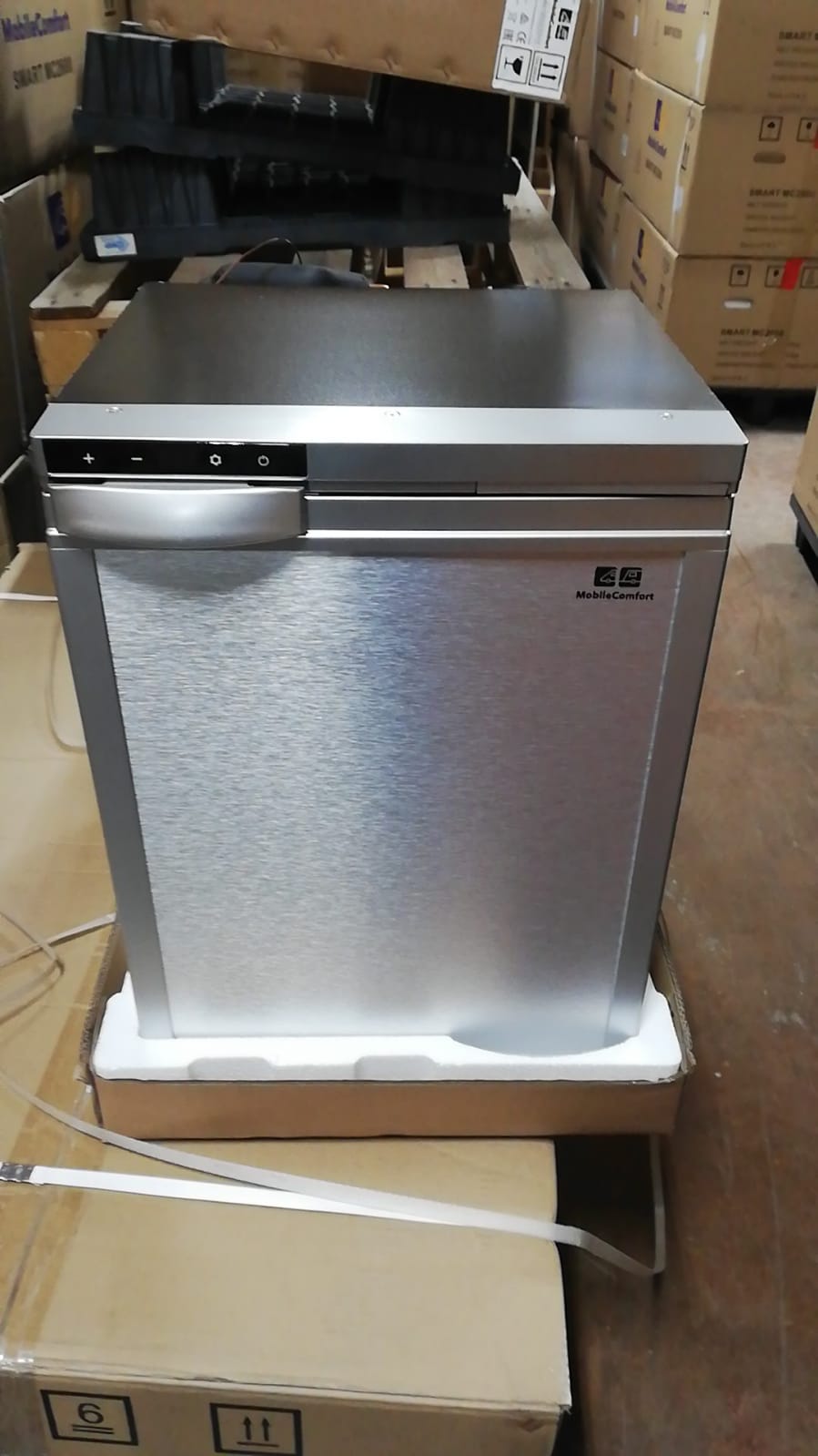 картинка Компрессорный автохолодильник MobileComfort MCR-50S серебристый