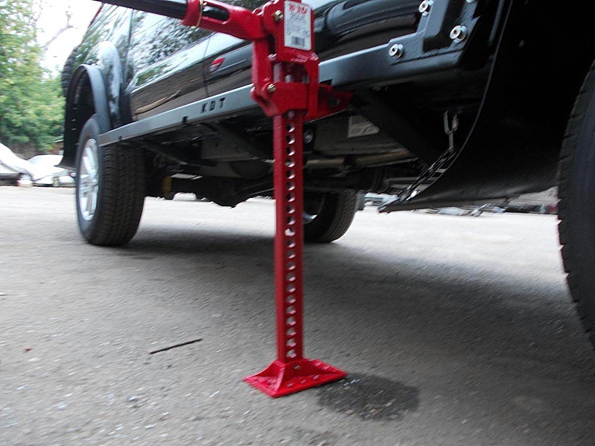 картинка Пороги силовые KDT алюминиевые Toyota HILUX II поколения