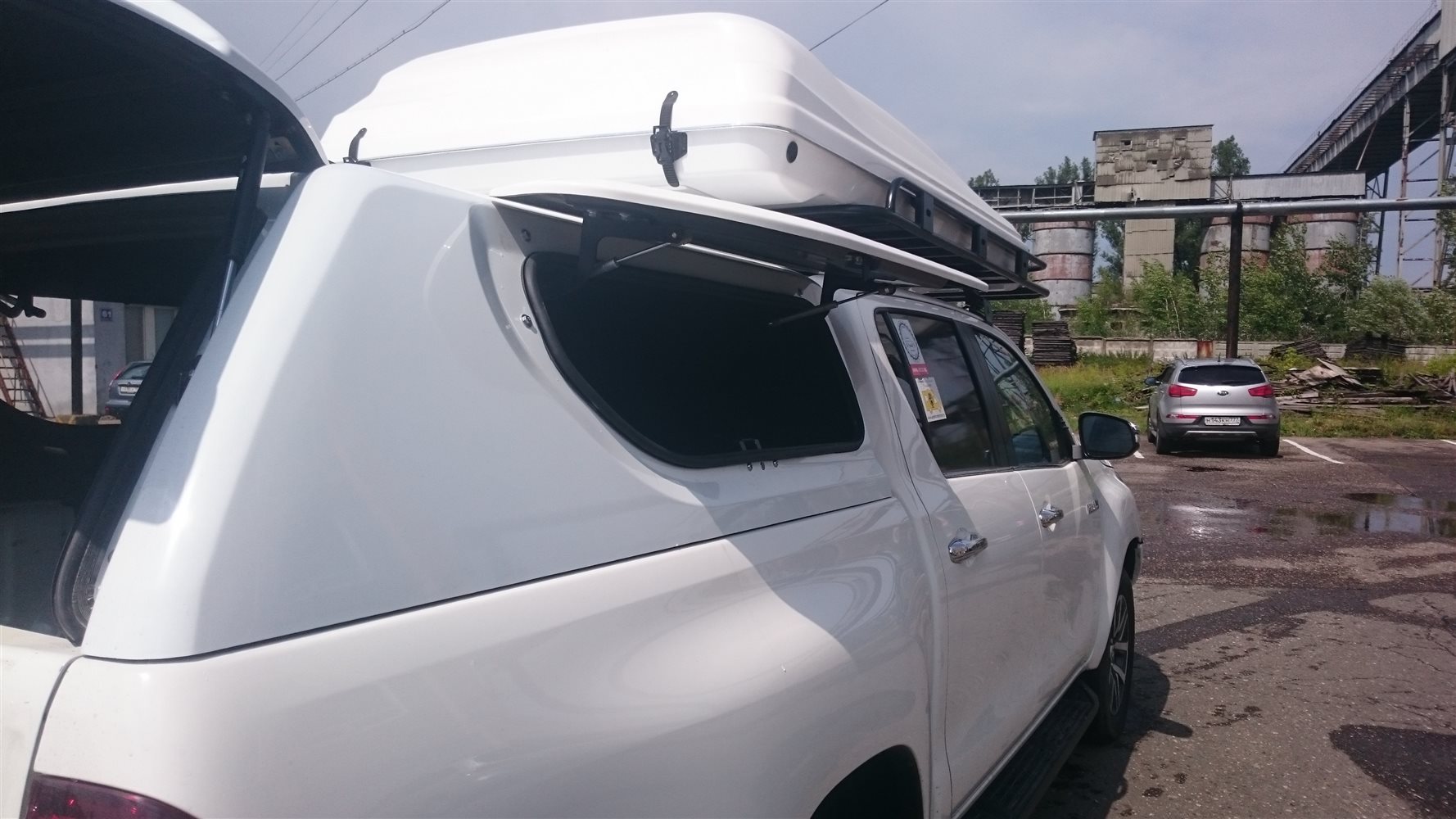 картинка Крыша (кунг) кузова для Toyota Hilux (двойная кабина)(08.2015-) (белая) (3 двери) ABC.TOHIL.BR.05W