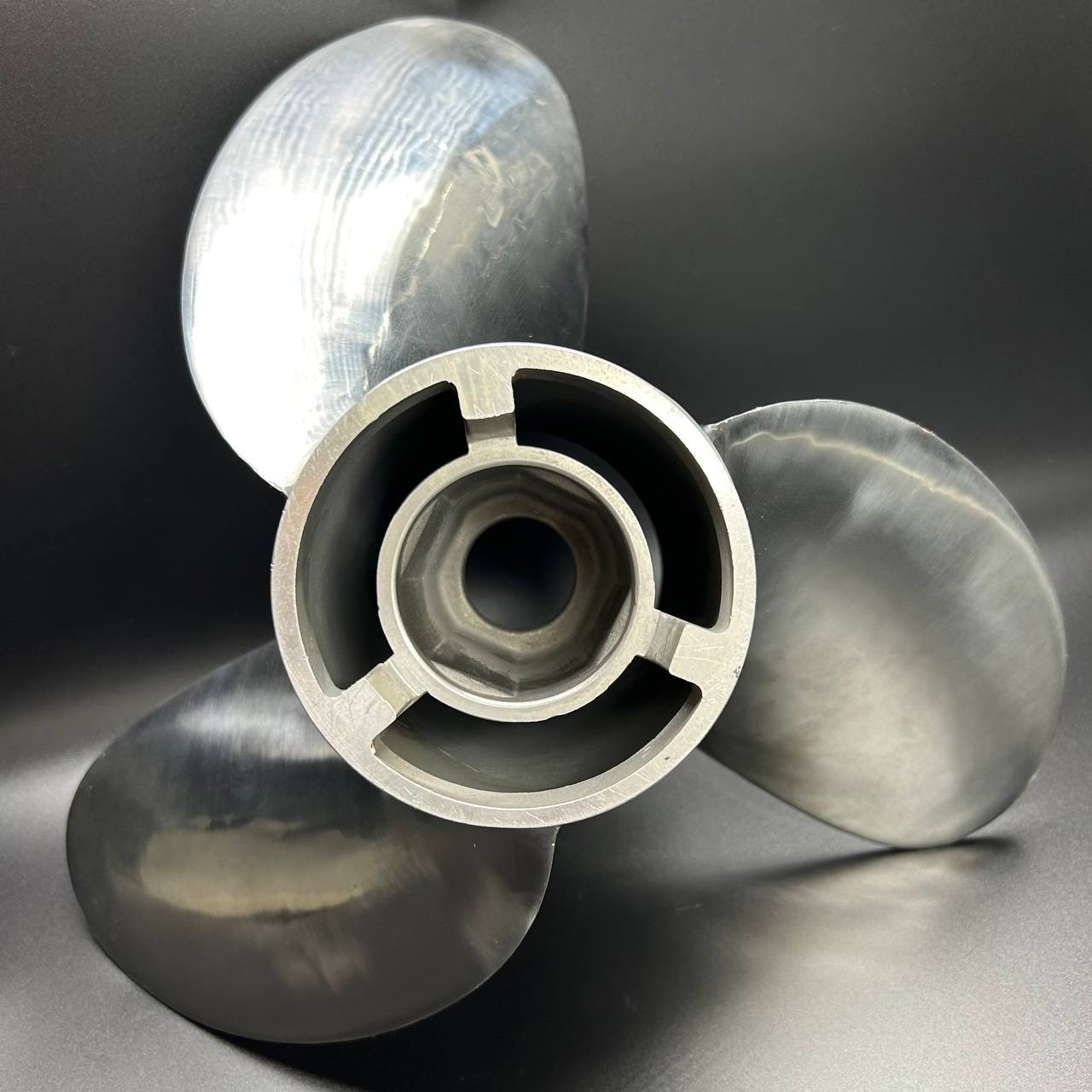 картинка Гребной винт Mercury 150-300, ALPHA, BRAVO I (3x16x21) (8M0040402) (Сталь)