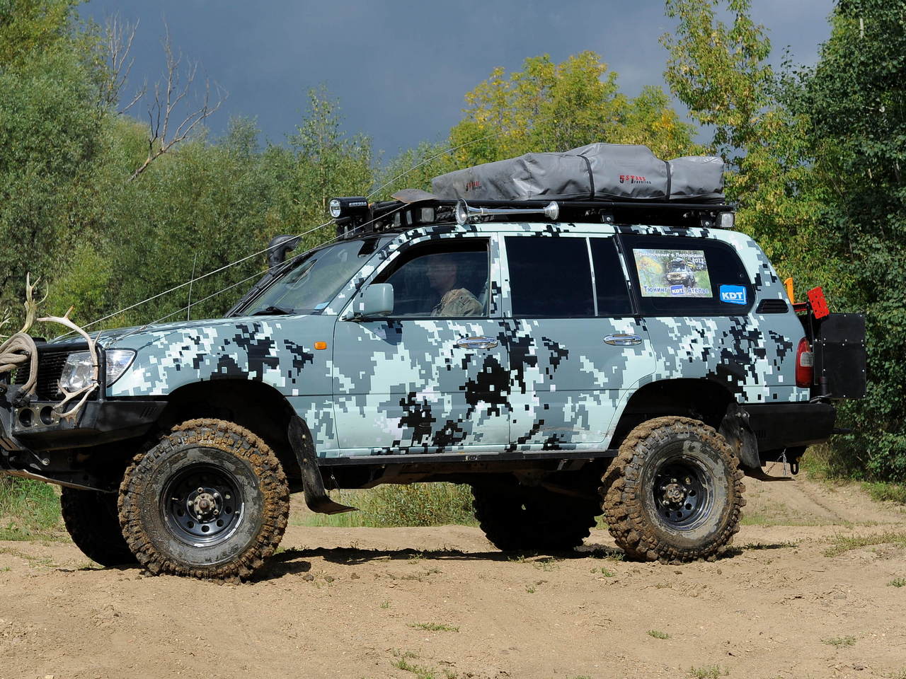 картинка Пороги силовые Toyota Land Cruiser 105