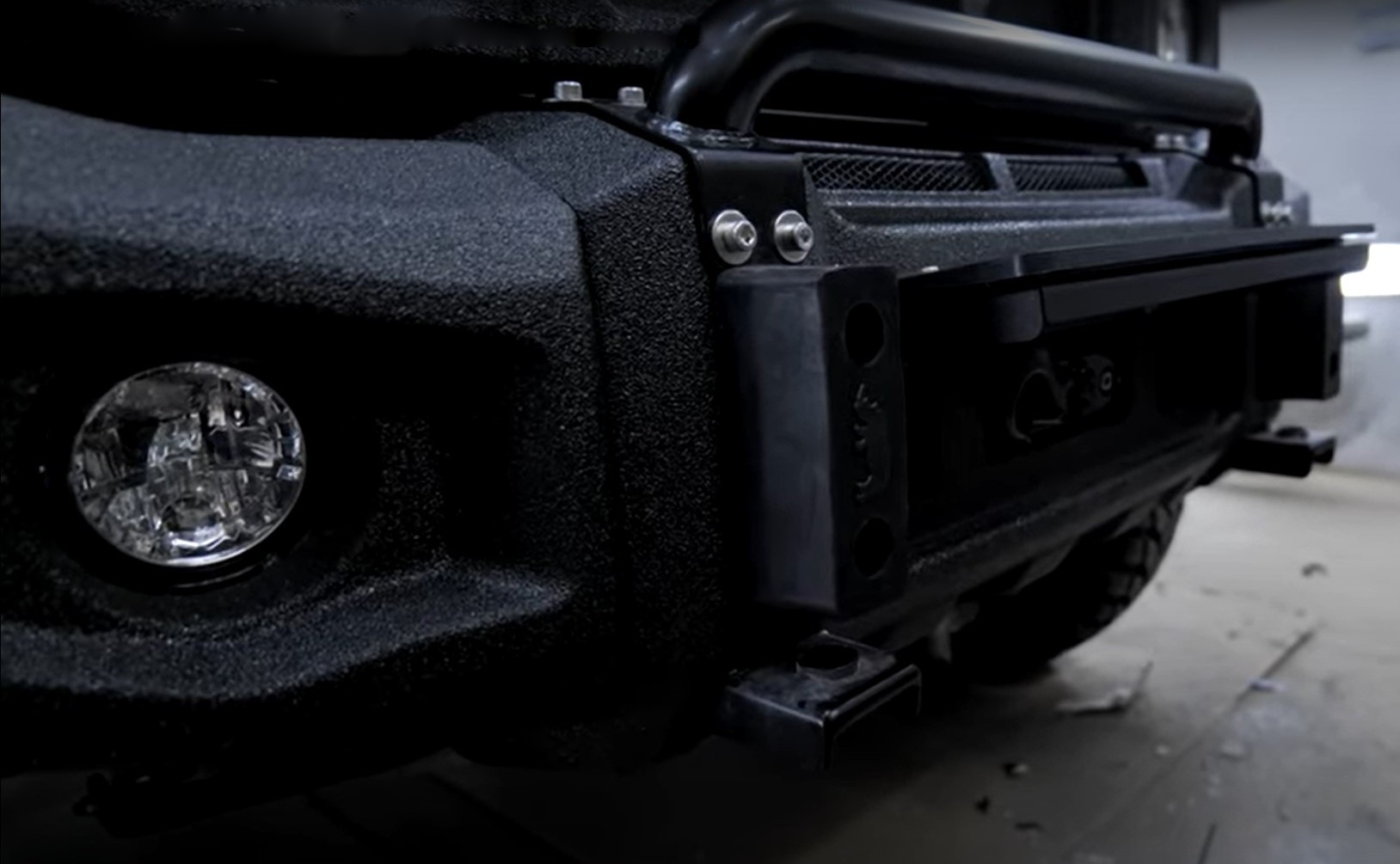 картинка Передний силовой бампер со скрытой установкой лебедки - Suzuki Jimny, под проект HUSKY