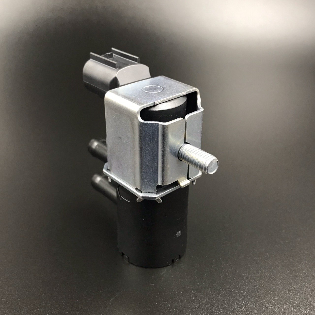 картинка Клапан вакуумный Suzuki DF25-30(A) (Suzuki)