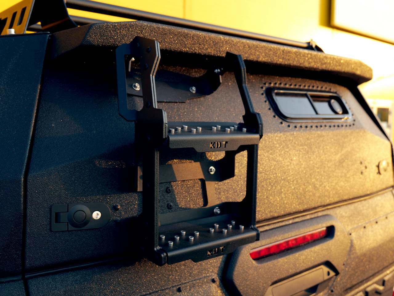 картинка Кунг алюминиевый для Toyota Hilux (VIII поколение) 3 двери — KDT 15281L