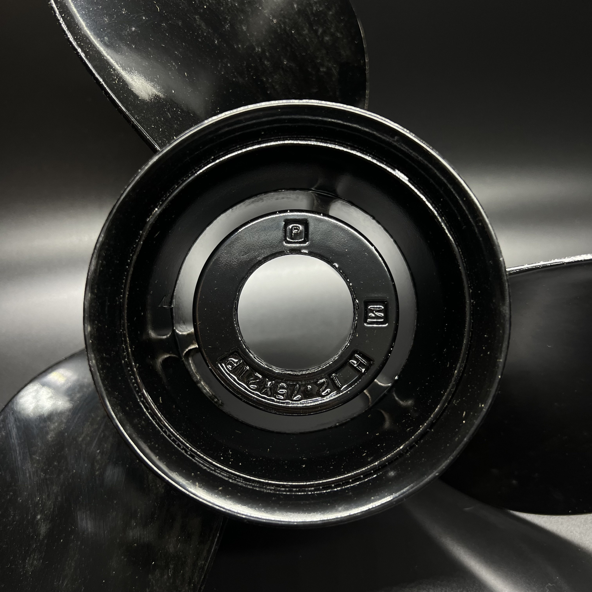картинка Гребной винт Mercury Black Max (12-3/4х21R)