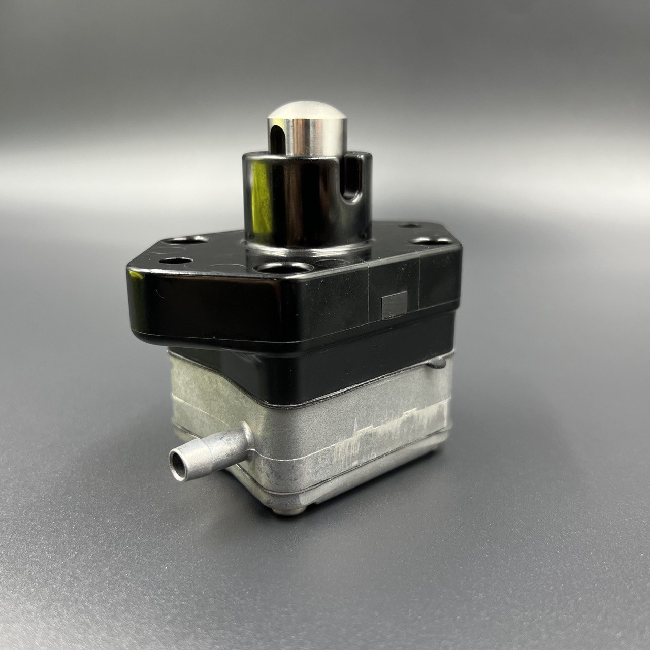 картинка Насос топливный Yamaha F80-100 (Yamaha)