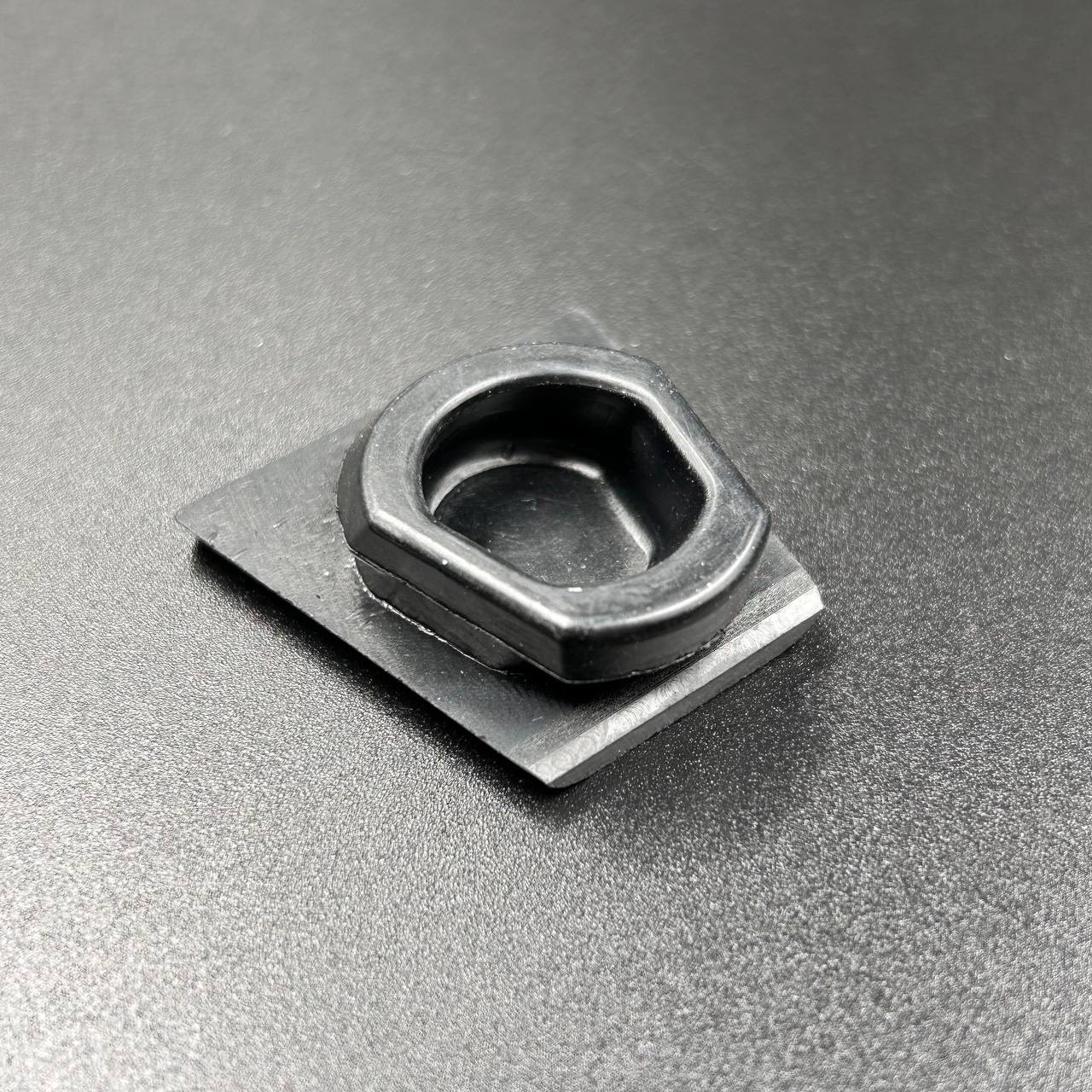 картинка Заглушка доступа к болту анода Yamaha 60-70, F25-200 (PREMARINE)