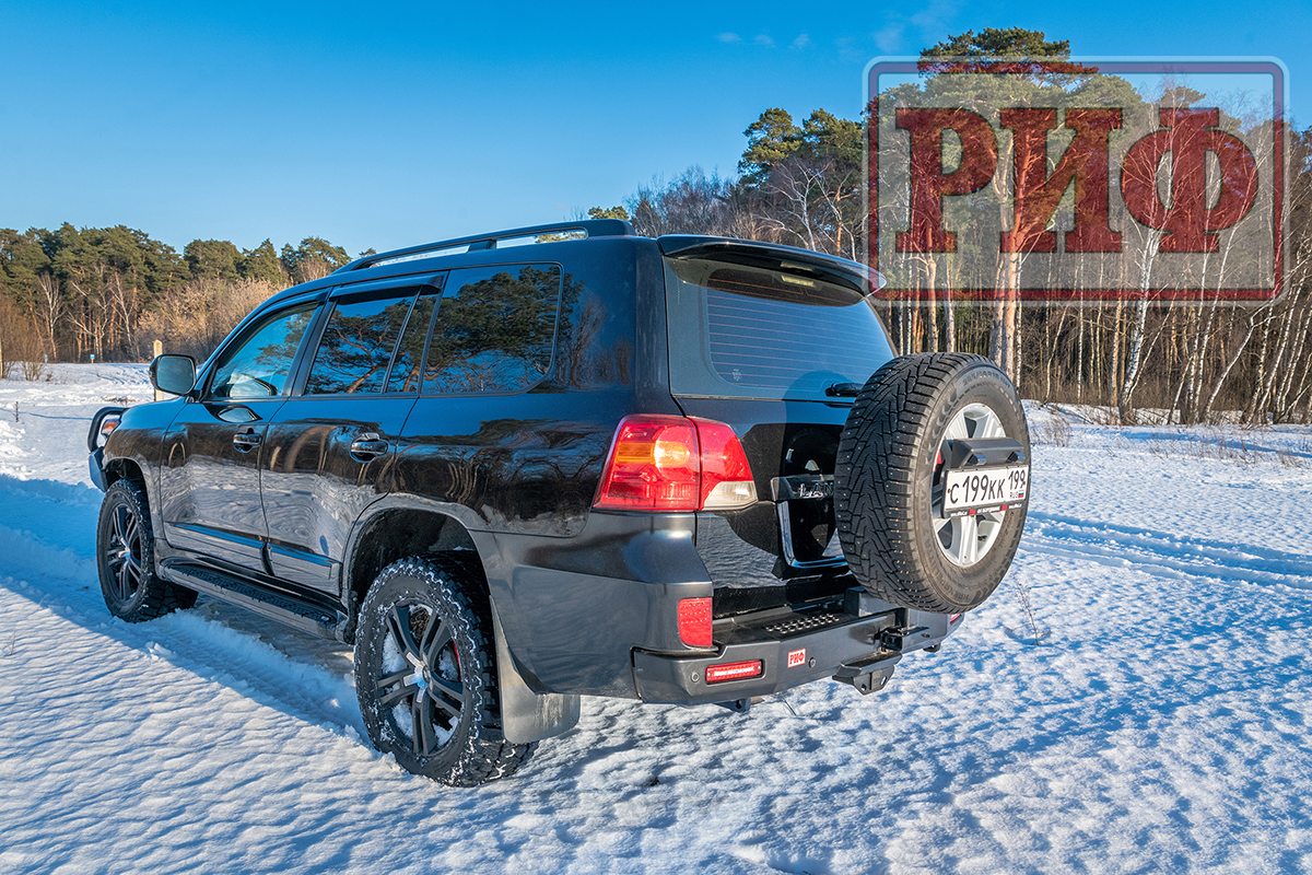 картинка Бампер задний РИФ Toyota Land Cruiser 200 2013-2015 с квадратом под фаркоп, калиткой, фонарями, подс