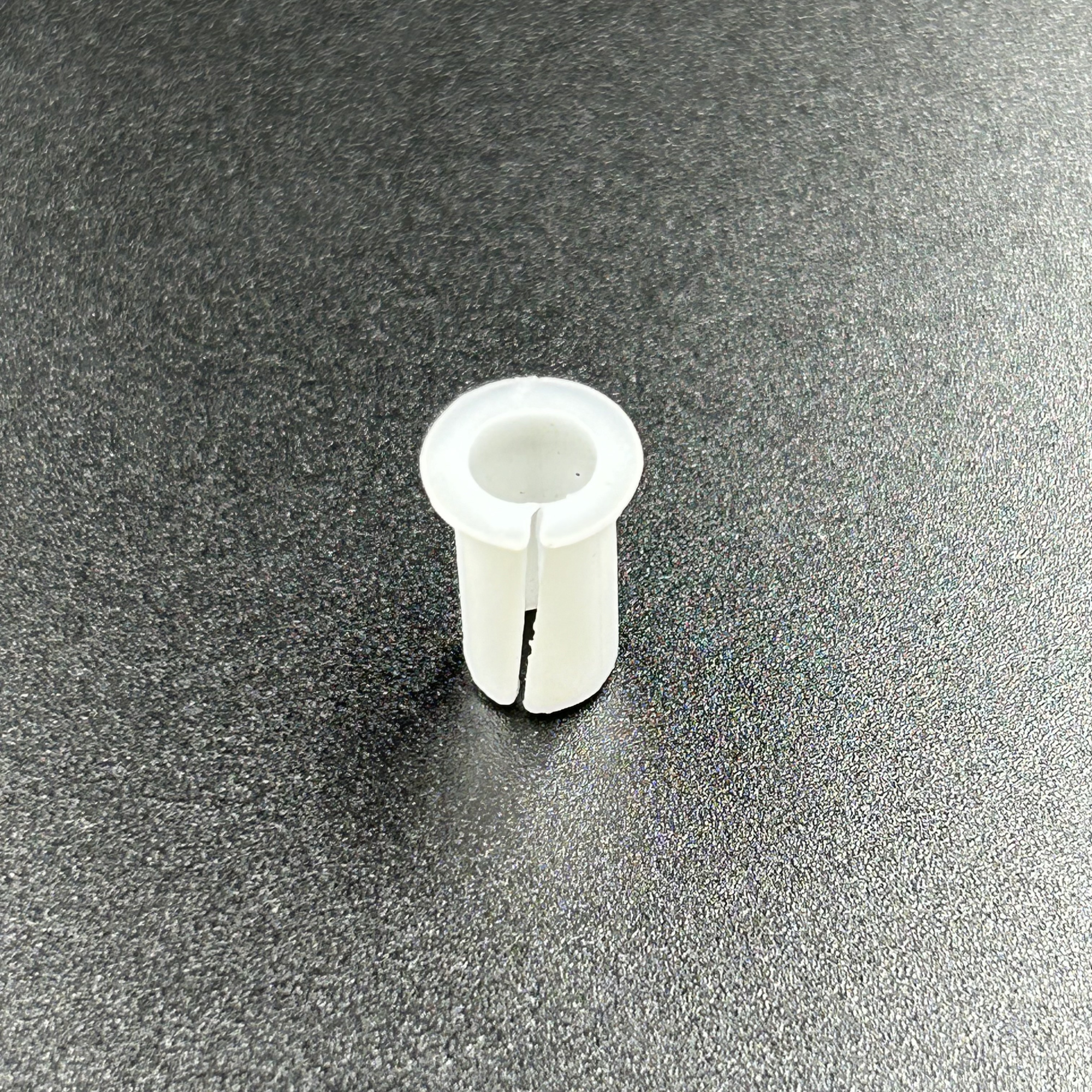 картинка Втулка струбцины Yamaha 9.9-15, F9.9-15 (PREMARINE)