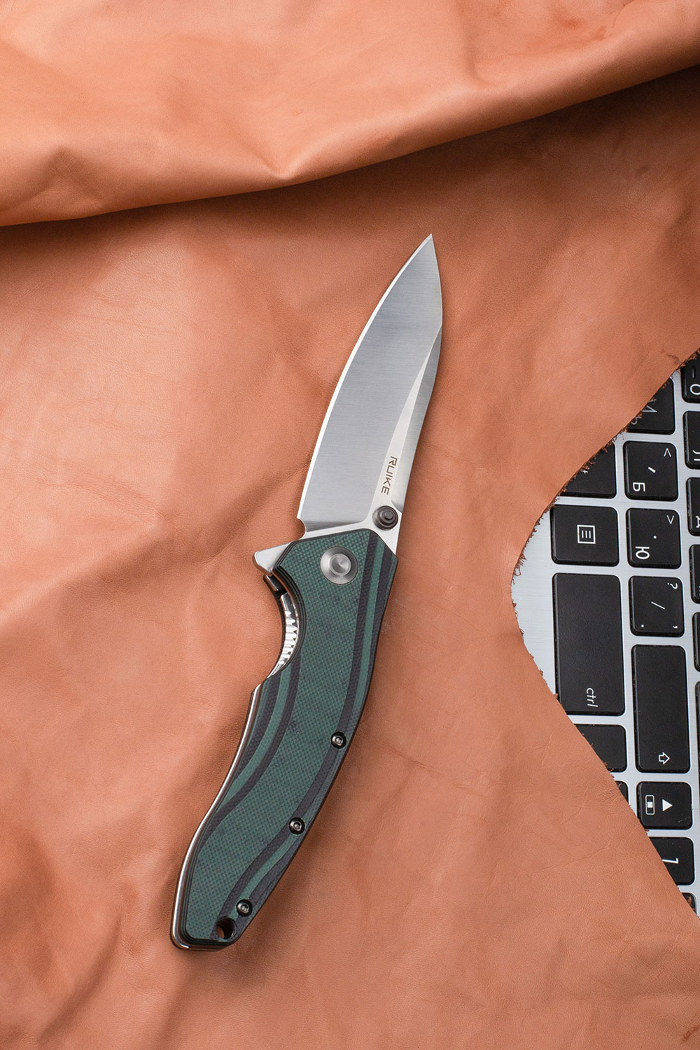 картинка Нож Ruike P841-L черно-зеленый