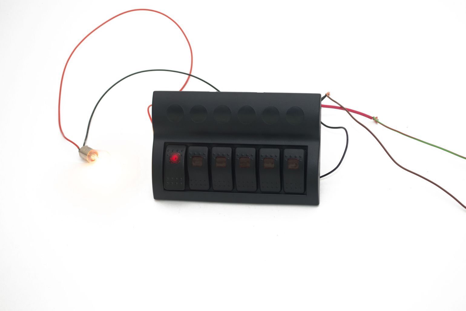 картинка Панель бортового питания 6 переключателей, предохранители