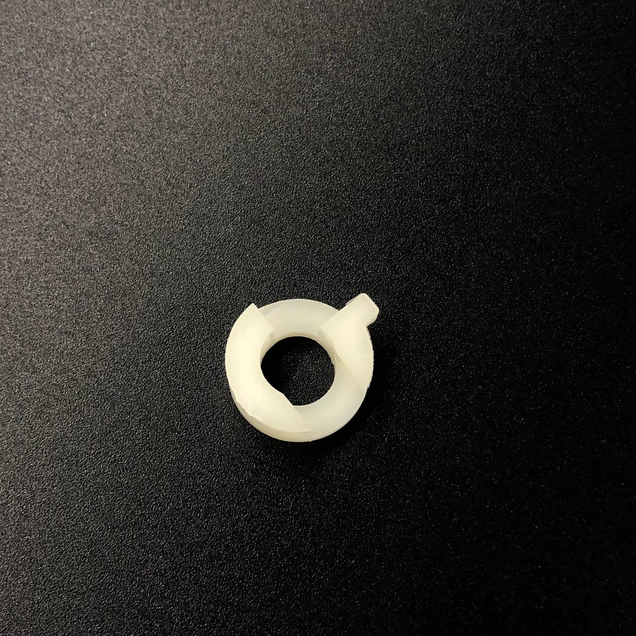 картинка Втулка крепления трубки охлаждения Tohatsu 9.9-18 (Tohatsu)