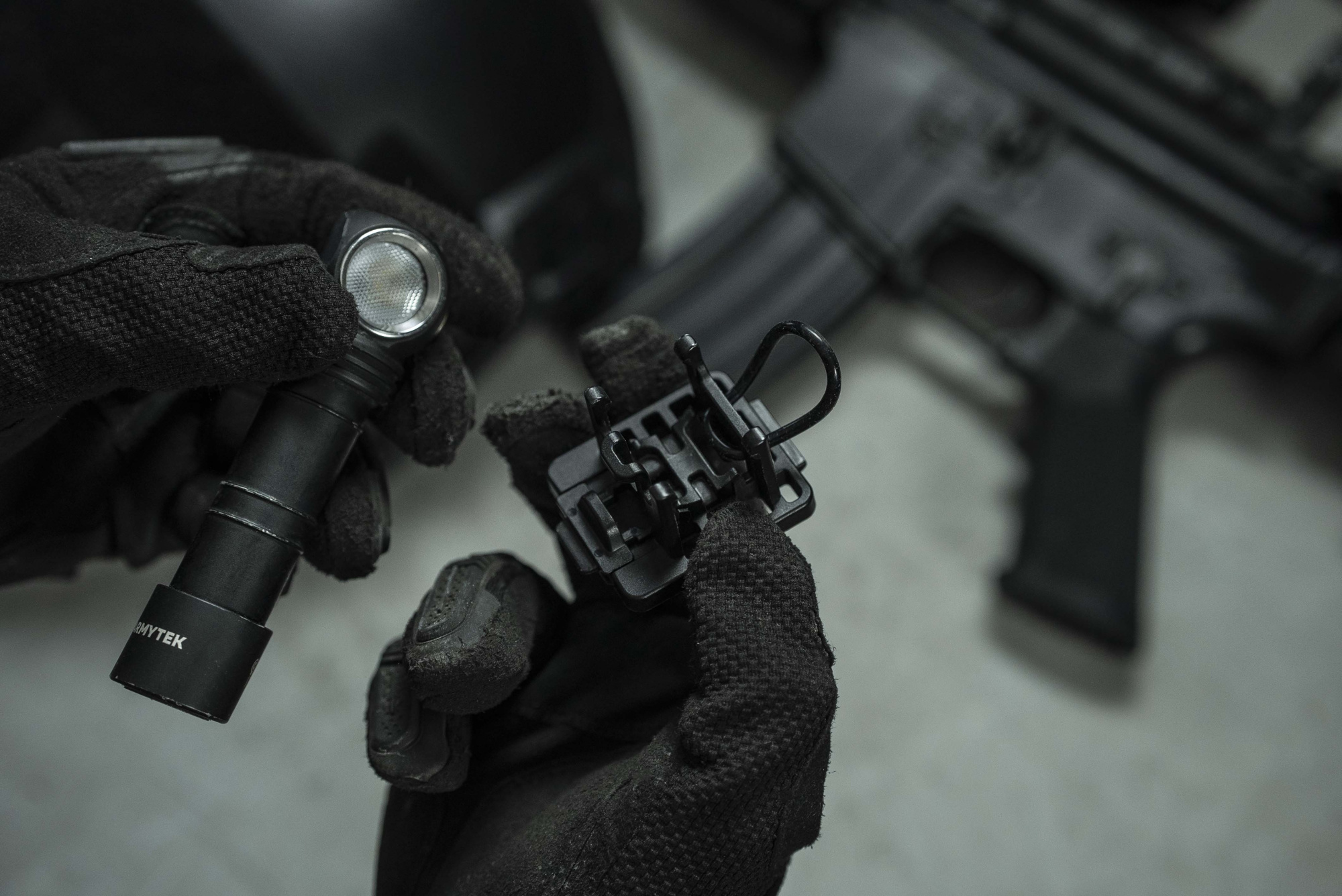 картинка Крепление на шлем Armytek Helmet Mount AHM-05