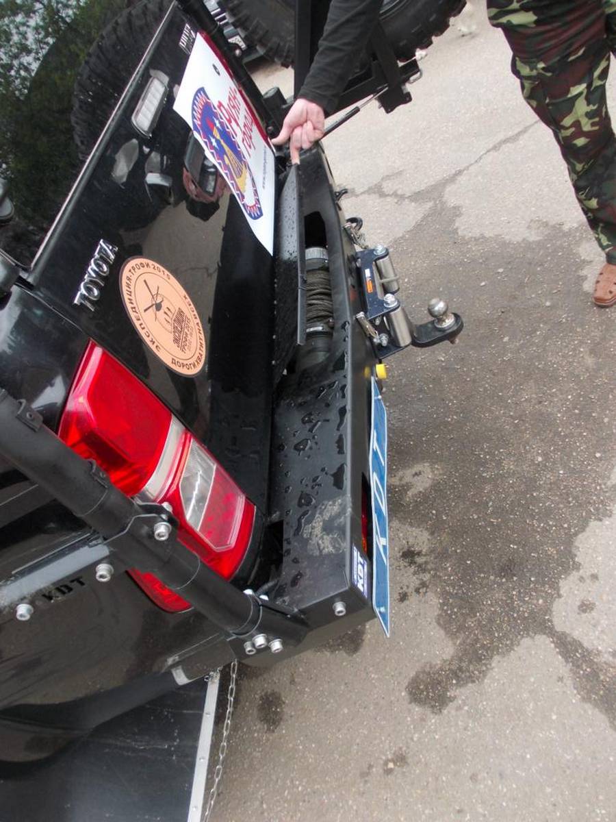 картинка Накладка KDT на задний бампер, лючок для Toyota Hilux