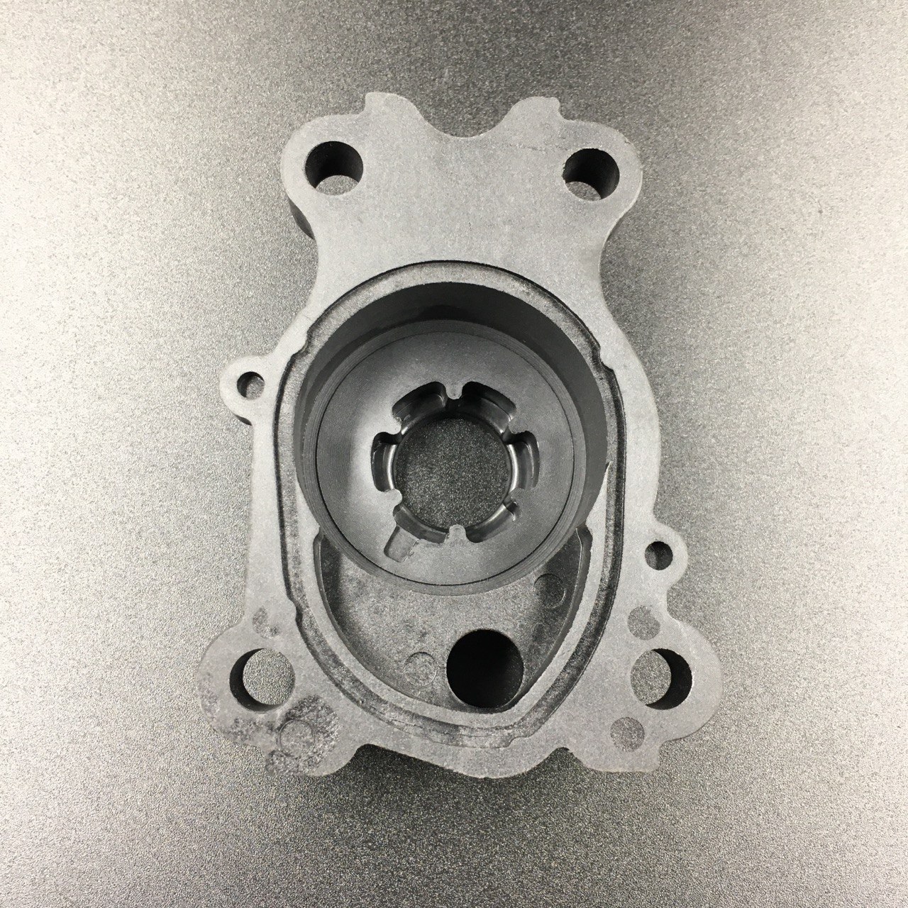 картинка Корпус помпы охлаждения Yamaha 40-50, F40-60 (Omax)