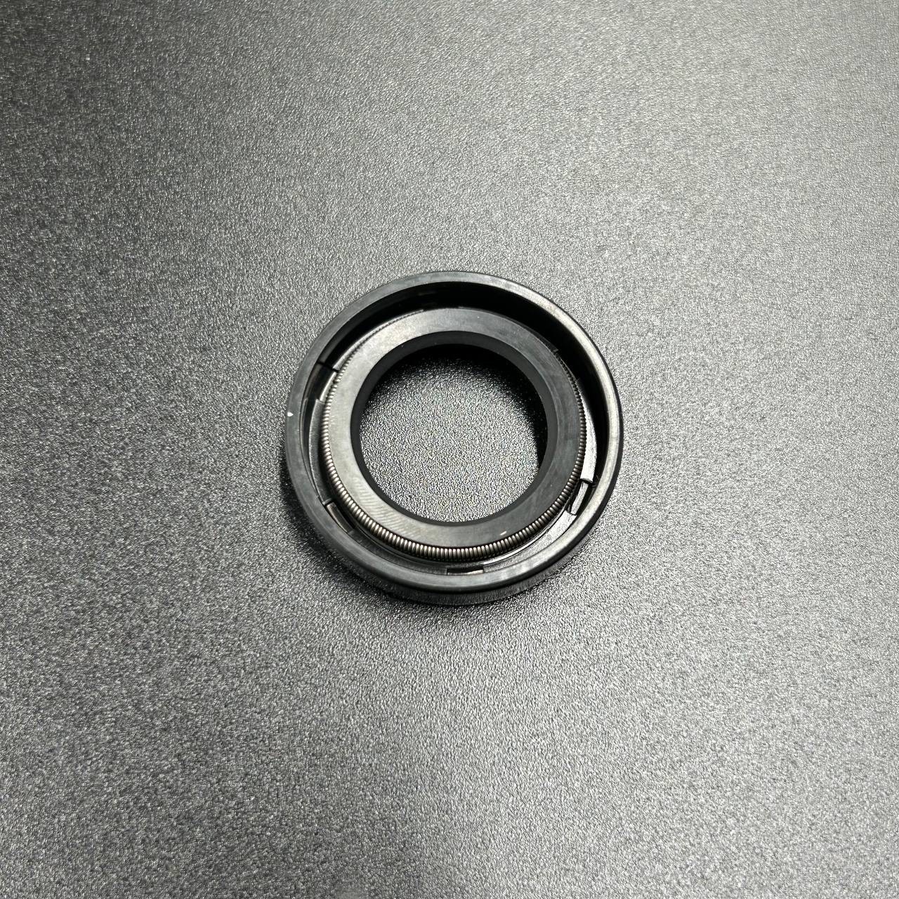 картинка Сальник Mercury (26-99325) (17х29х6) (Quicksilver)