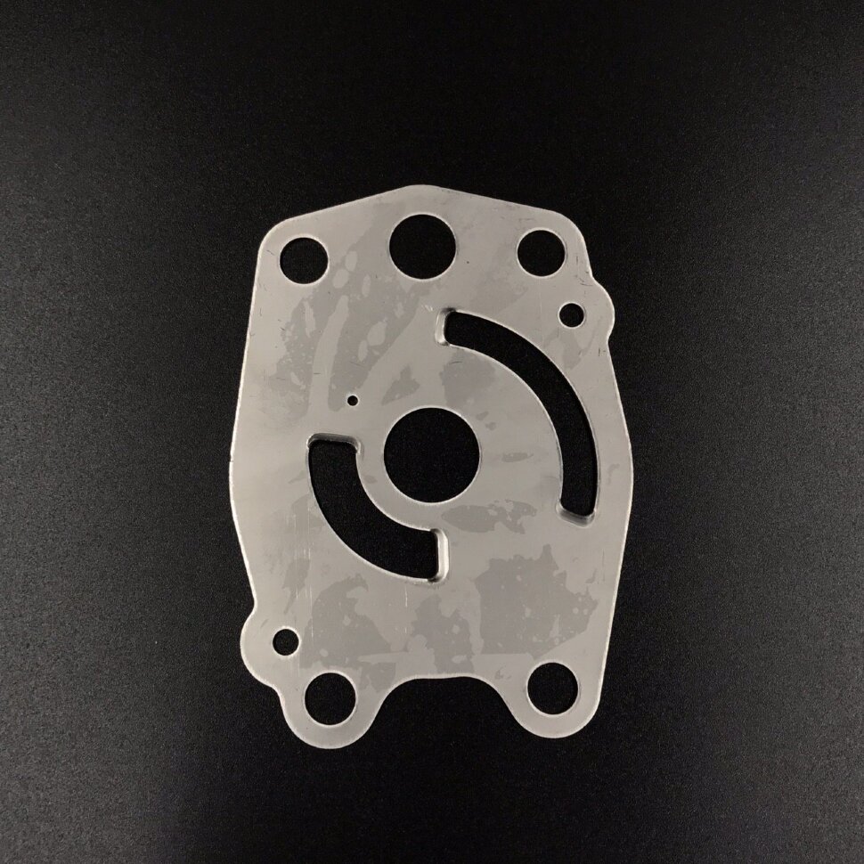 картинка Пластина помпы охлаждения Yamaha 40Q, 40J (Yamaha)