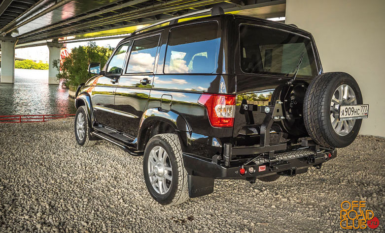 картинка Бампер задний РИФ УАЗ Патриот 2015+ с квадратом под фаркоп и 2-мя калитками стандарт