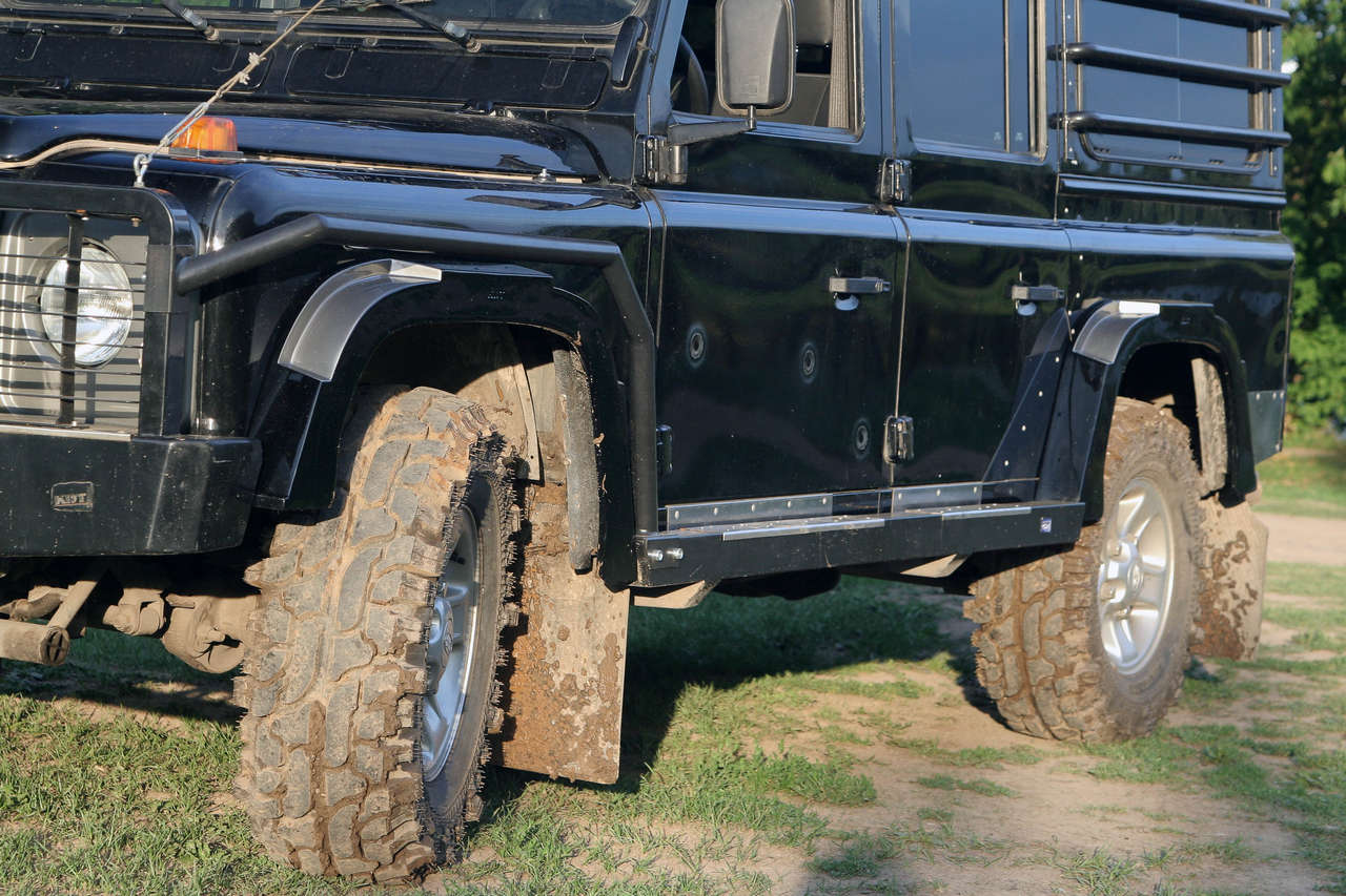 картинка Защита крыльев KDT для Land Rover Defender 110/90