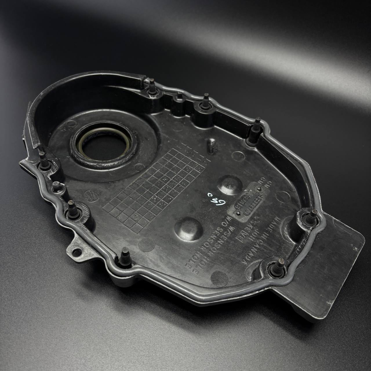 картинка Крышка цепи газораспределения пластиковая COVER ASSY-TIMING QS