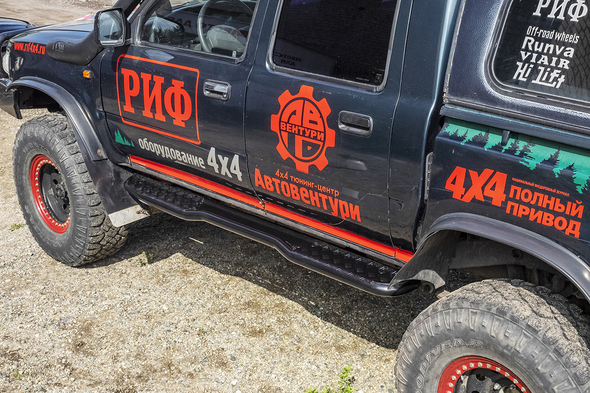 картинка Пороги РИФ силовые Toyota Hilux 1983-1997