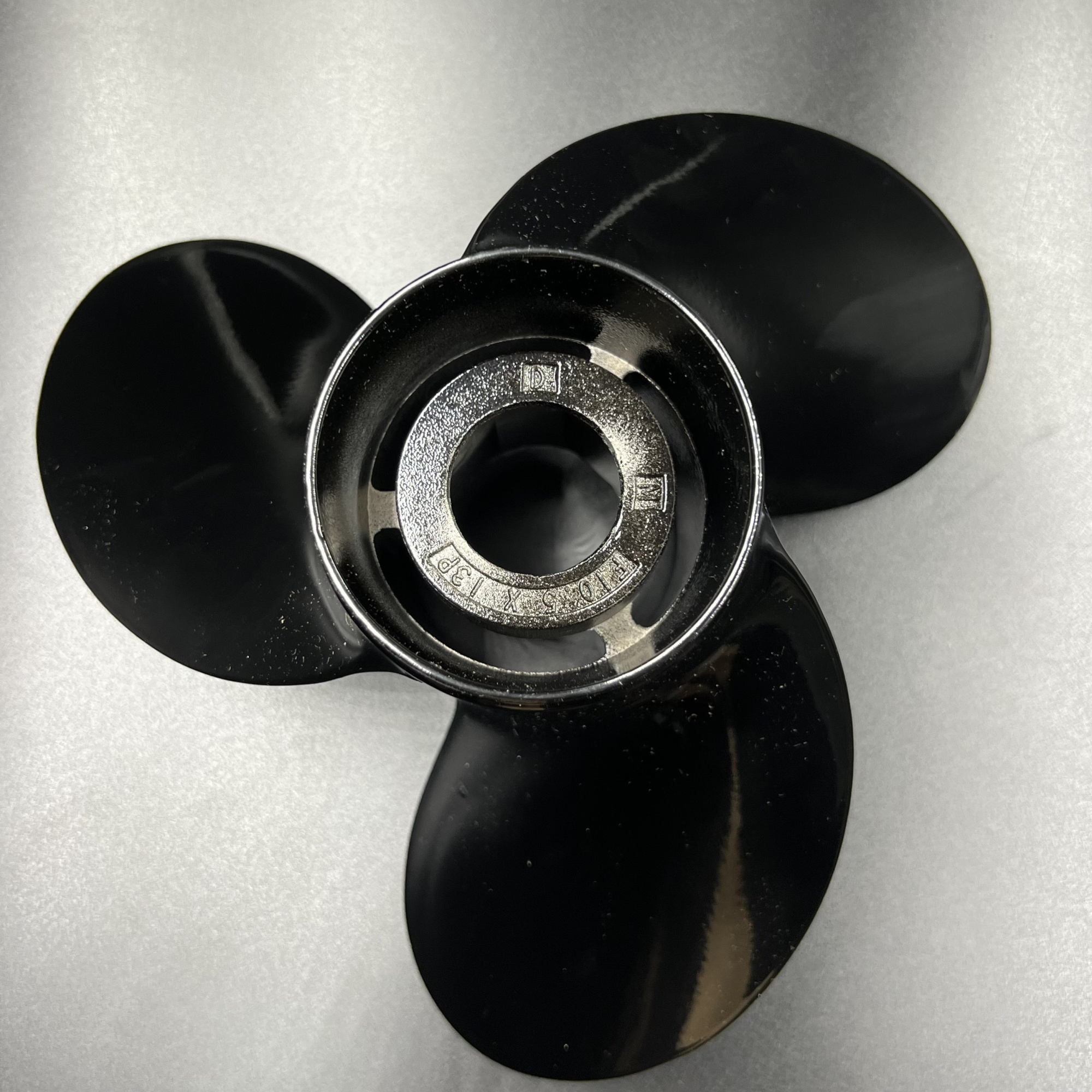 картинка Гребной винт Mercury 25-70 (3x10-1/2x13) Black Max (Mercury)