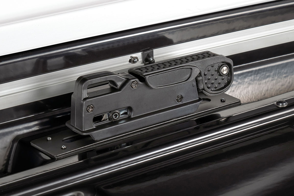 картинка Бокс автомобильный на крышу Pentair COBRA 520L белый глянец, двусторонний