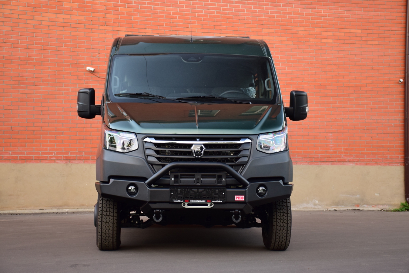 картинка Бампер силовой передний ГАЗ Соболь NN штатные фары, с дугой, стандарт