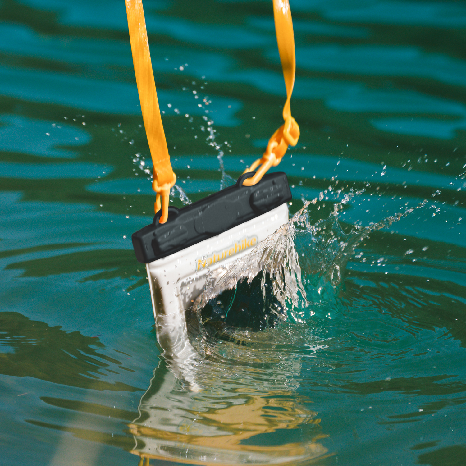 картинка Гермочехол Naturehike плоский для телефона 23х13,5 см., бело-зеленый