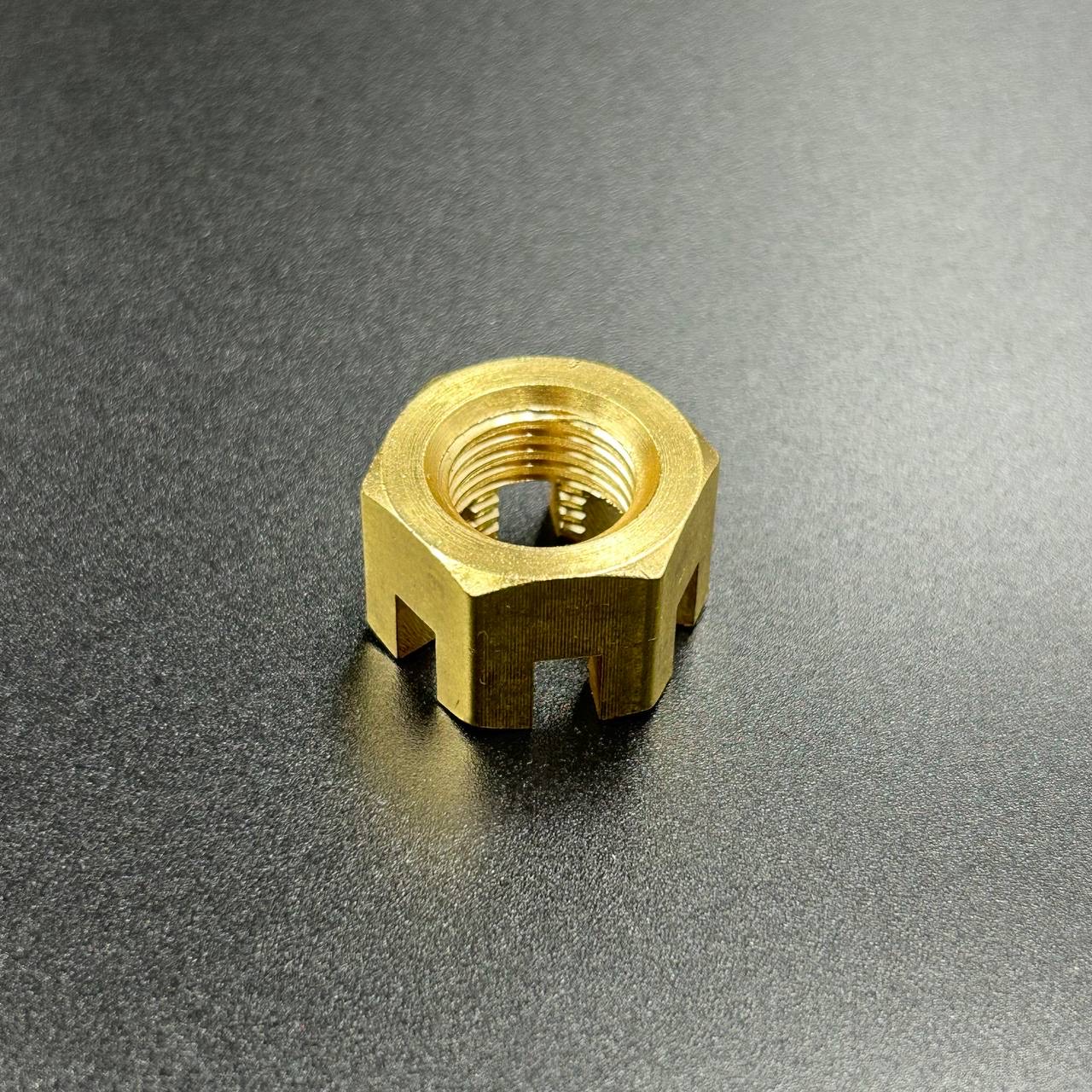 картинка Гайка крепления гребного винта Yamaha 20-30, F20-25 (KACAWA)