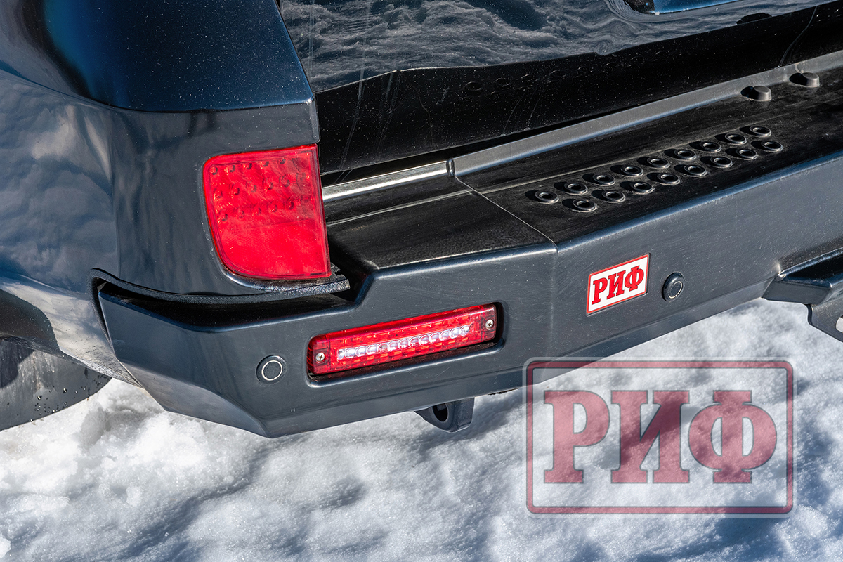 картинка Бампер задний РИФ Toyota Land Cruiser 200 2013-2015 с квадратом под фаркоп, калиткой, фонарями, подс