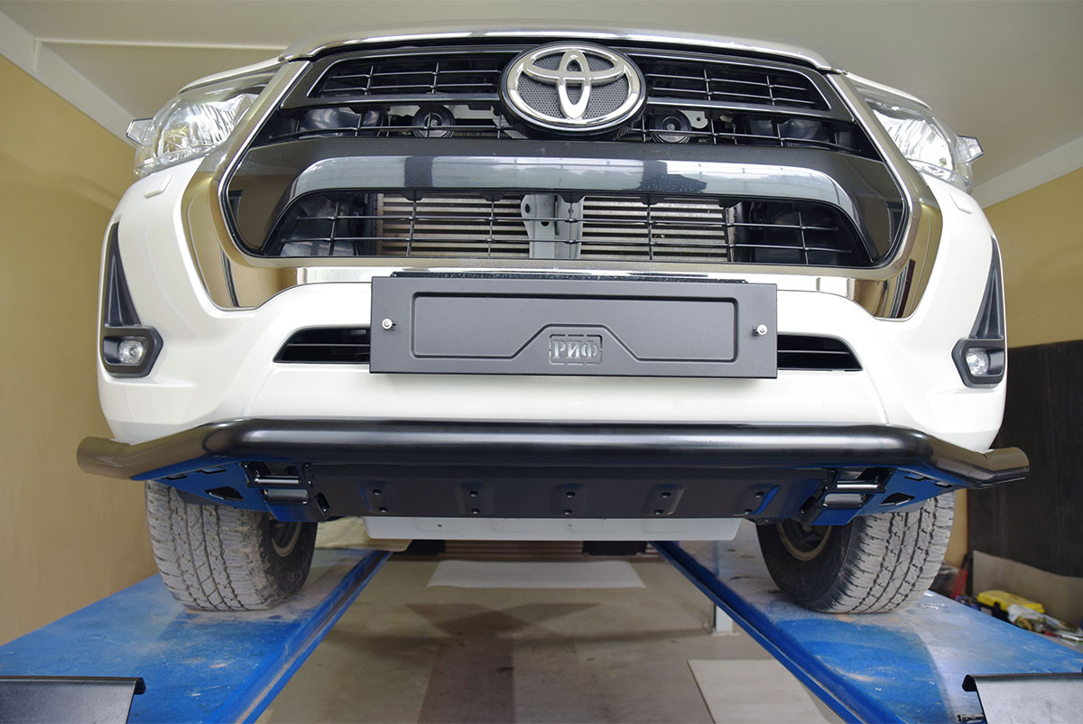 картинка Бампер РИФ силовой передний Toyota Hilux 2020+