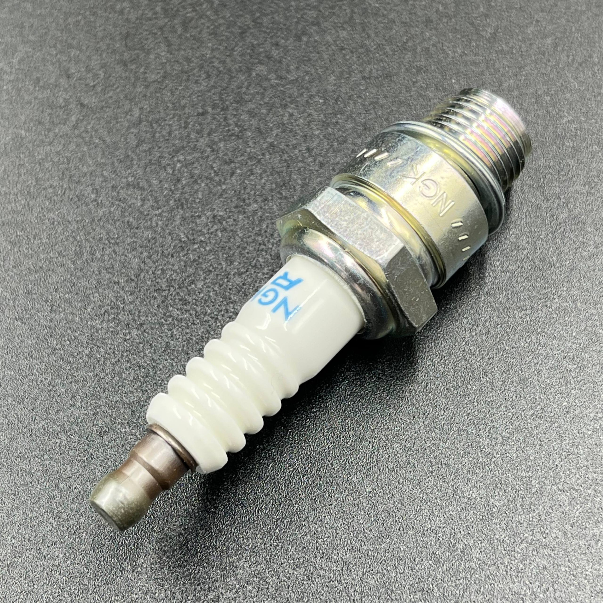 картинка Свеча зажигания NGK B7HS-10 (YUELANG)