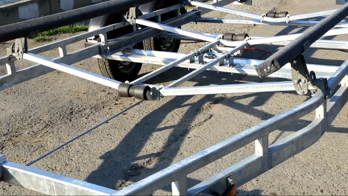 картинка Прицеп лодочный КР2211-6521 ,колеса 13", длина лодки 6500